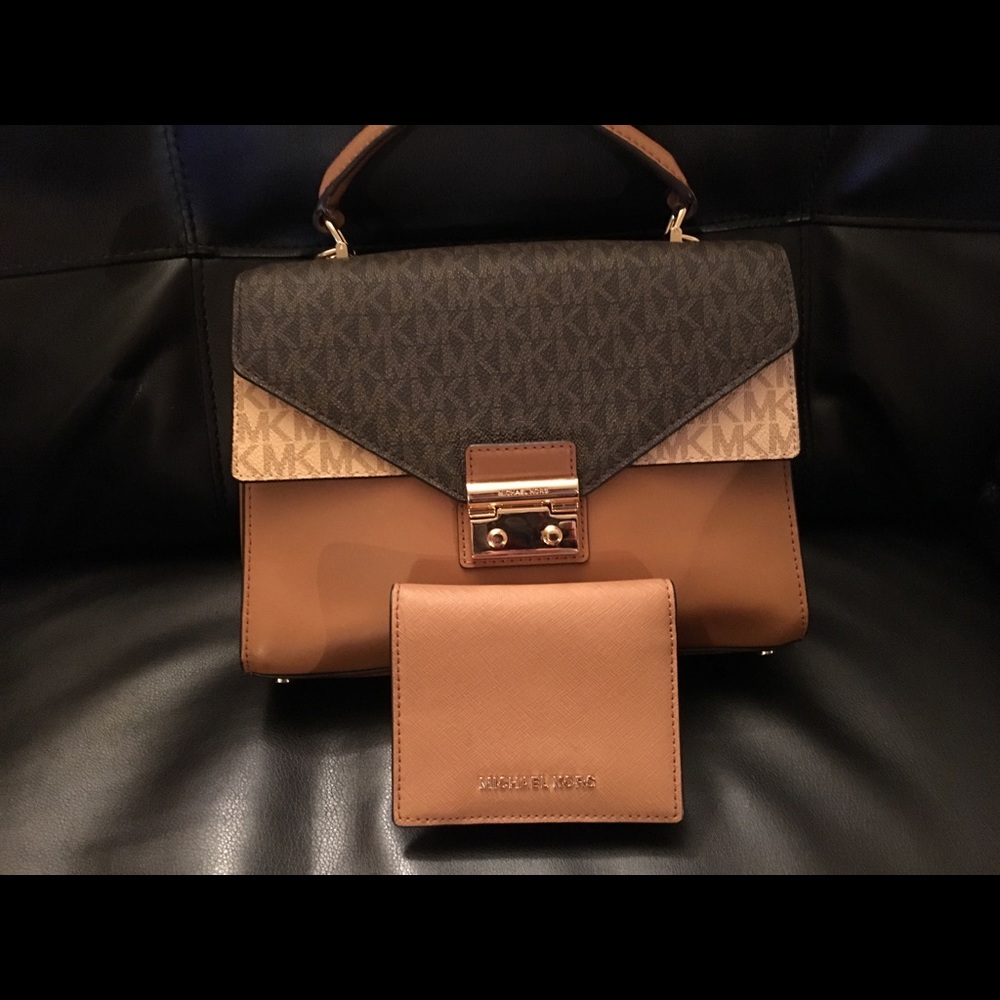 Small Michael Kors bag and wallet set